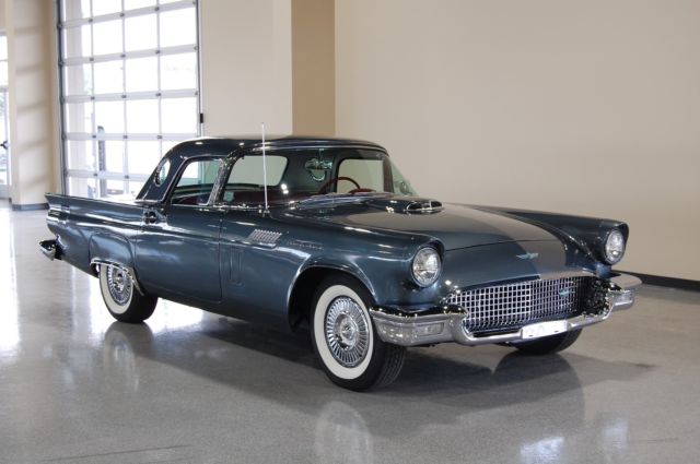 1957 Ford Thunderbird