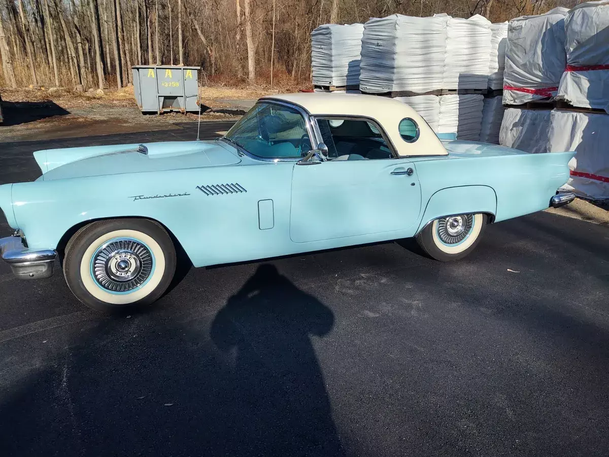 1957 Ford Thunderbird