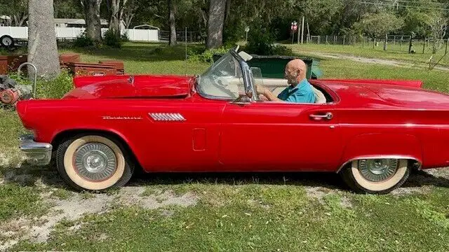 1957 Ford Thunderbird