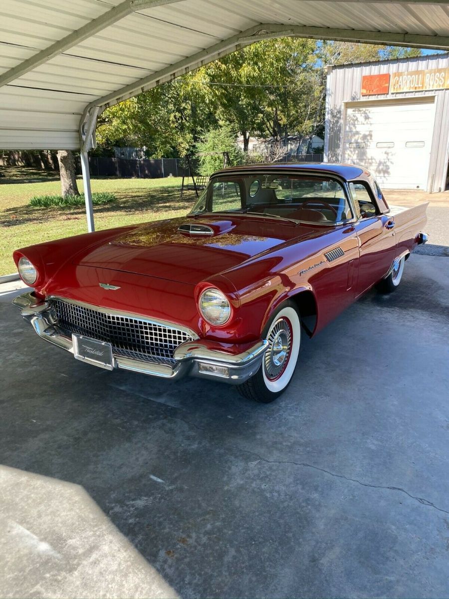 1957 Ford Thunderbird