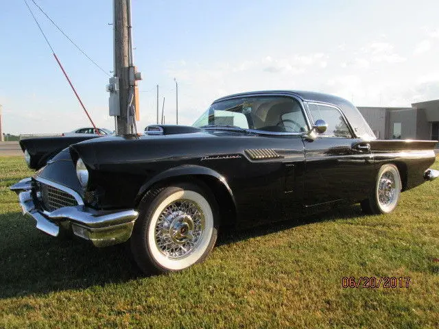 1957 Ford Thunderbird