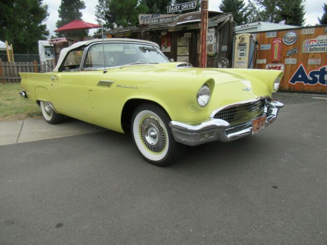 1957 Ford Thunderbird