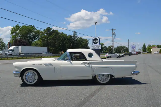 1957 Ford Thunderbird