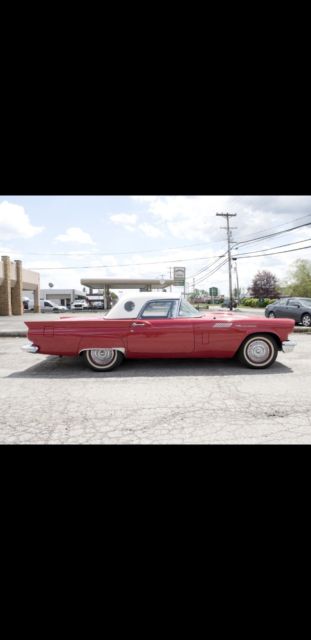 1957 Ford Thunderbird