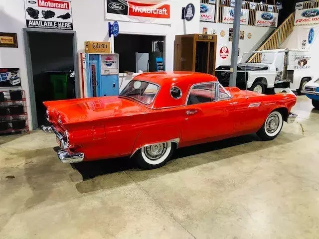 1957 Ford Thunderbird