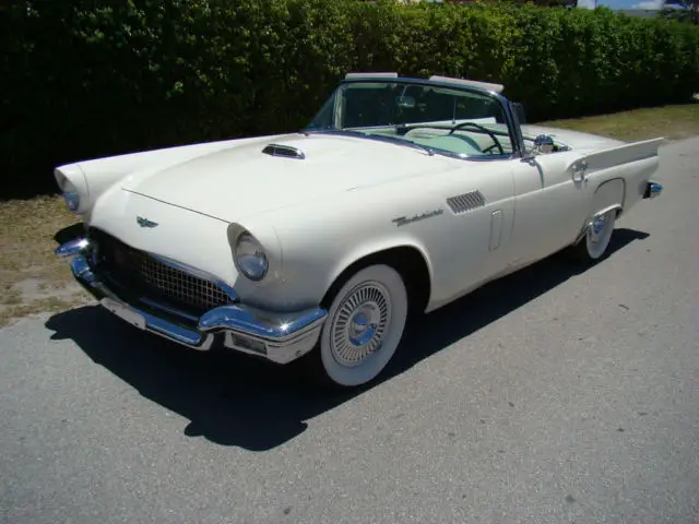 1957 Ford Thunderbird