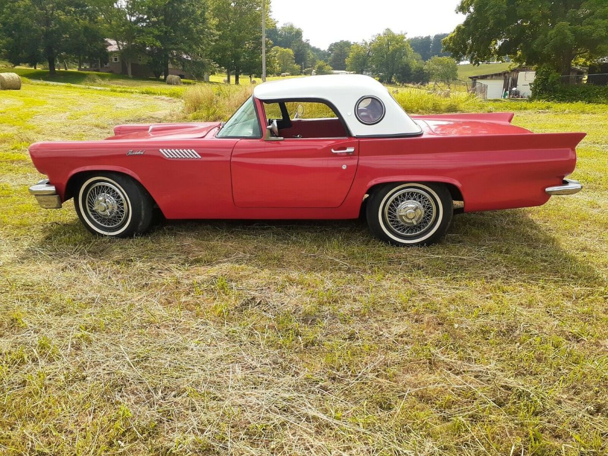 1957 Ford Thunderbird