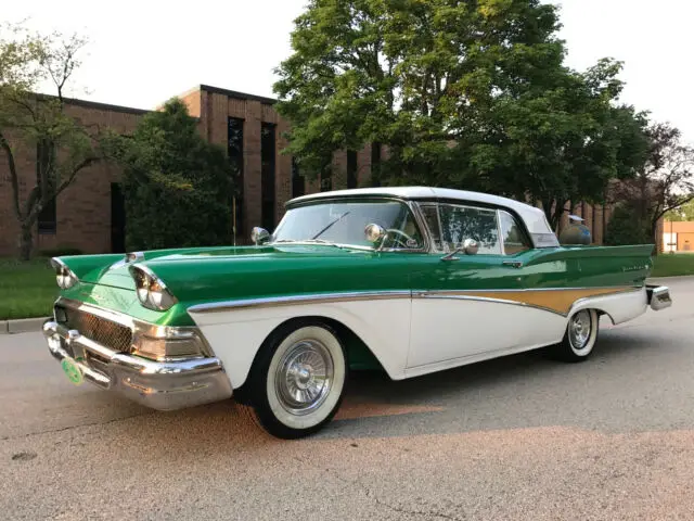 1958 Ford Fairlane 500 Skyliner