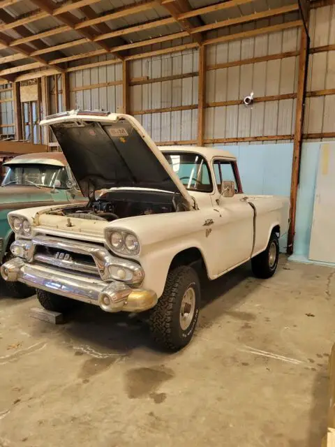 1958 GMC 100 cameo suburban