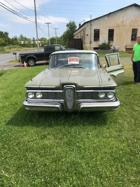 1959 Edsel sedan in line 6 sedan