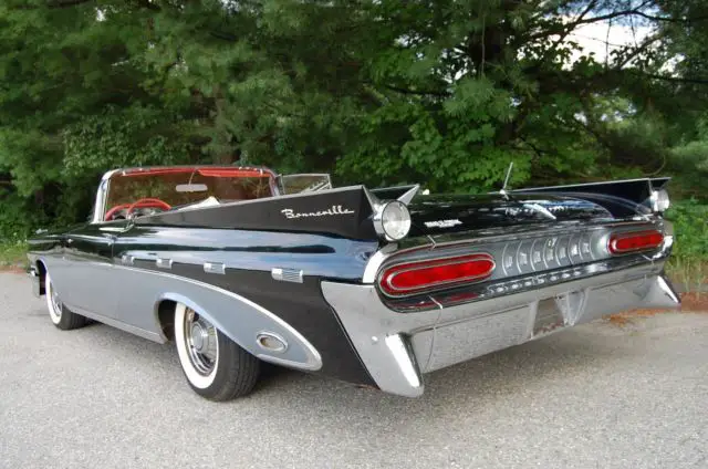 1959 Pontiac Bonneville Convertible 389 Tri-power 3 speed column shift