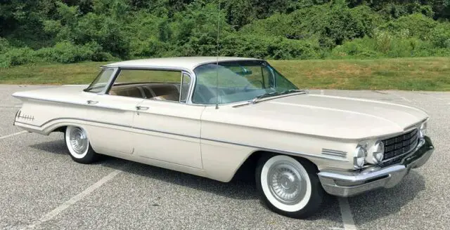 1960 Oldsmobile Super 88 Holiday Sedan