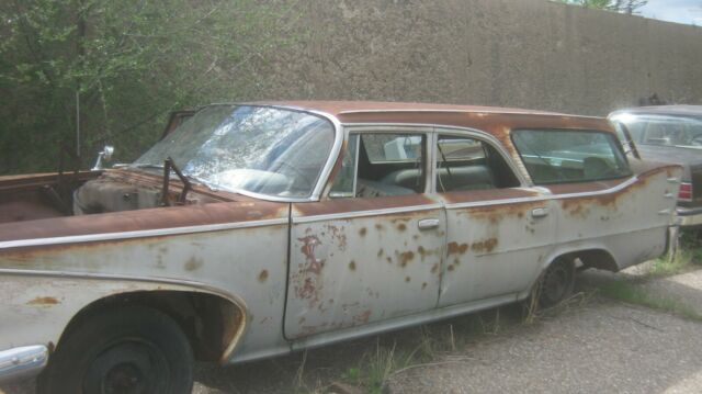 1960 Plymouth Wagon "Suburban"