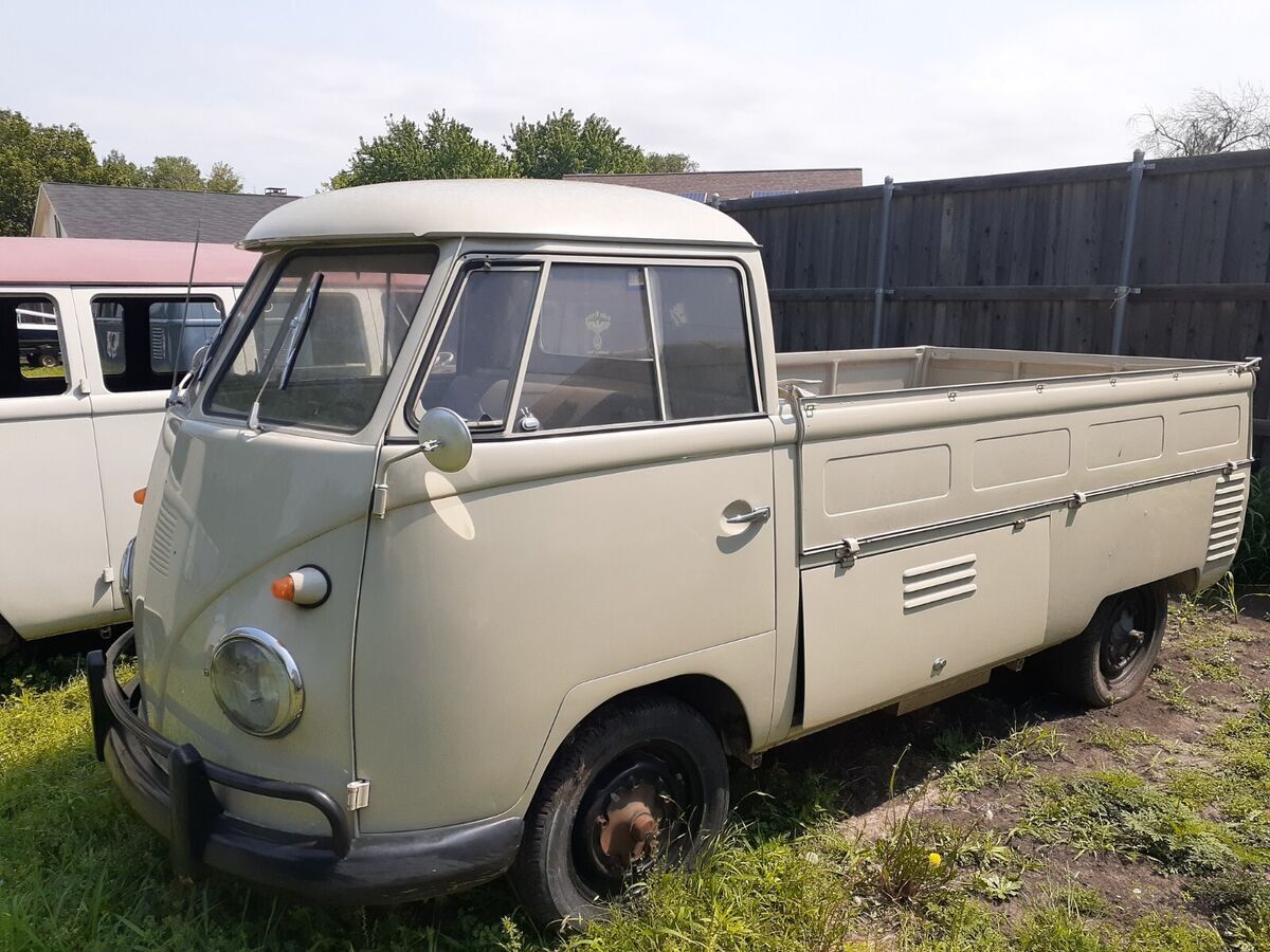 1961 Volkswagen Bus/Vanagon Almost all original!