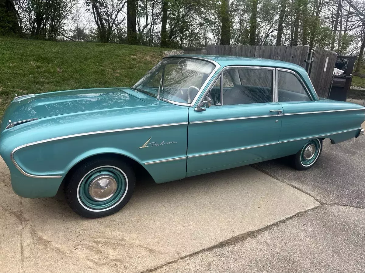 1961 Ford Falcon deluxe