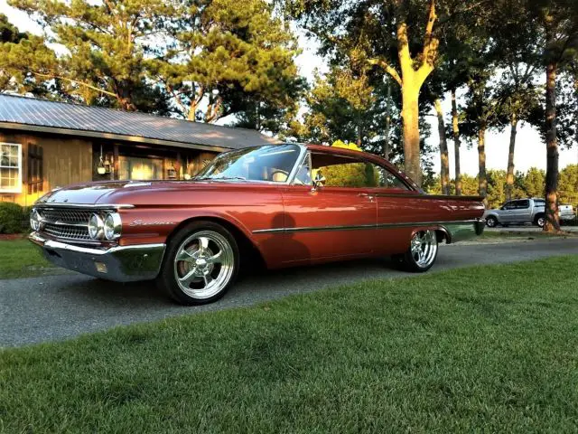 1961 Ford Galaxie Starliner