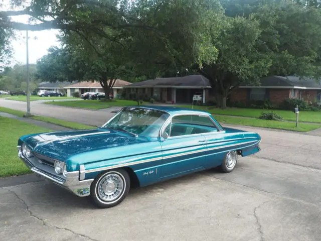 1961 Oldsmobile Ninety-Eight 98 holiday