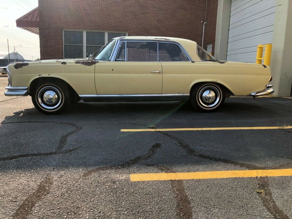 1961 Mercedes-Benz 200-Series