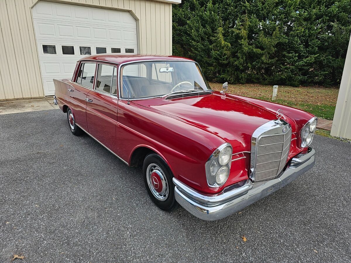 1961 Mercedes Benz 220SE sedan fintail for sale