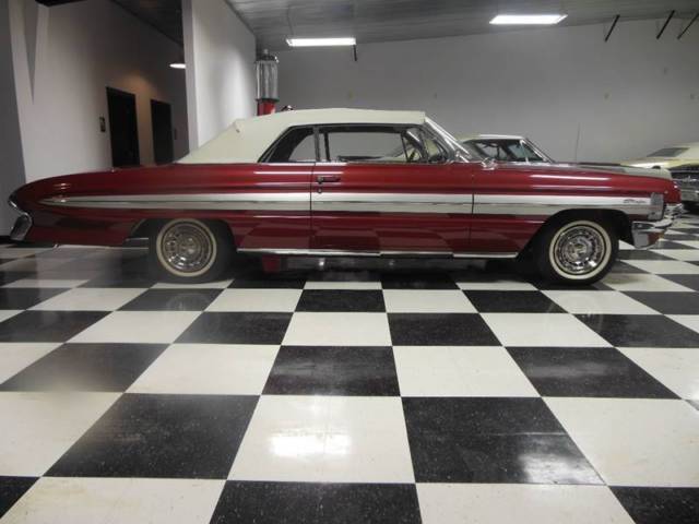 1961 Oldsmobile Starfire --