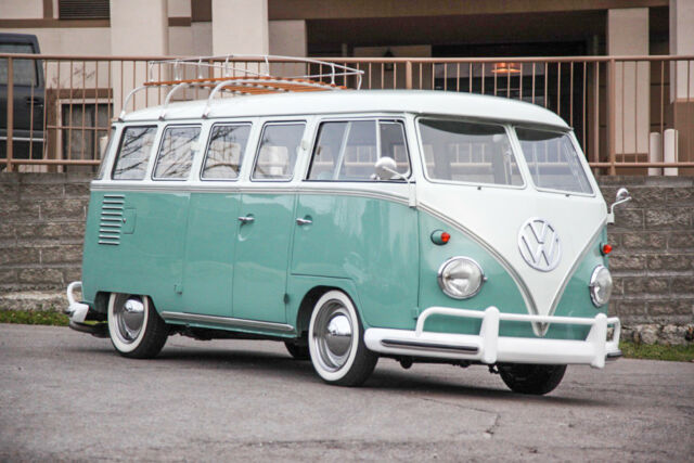 1961 Volkswagen Bus/Vanagon 15-Window Walkthrough Deluxe