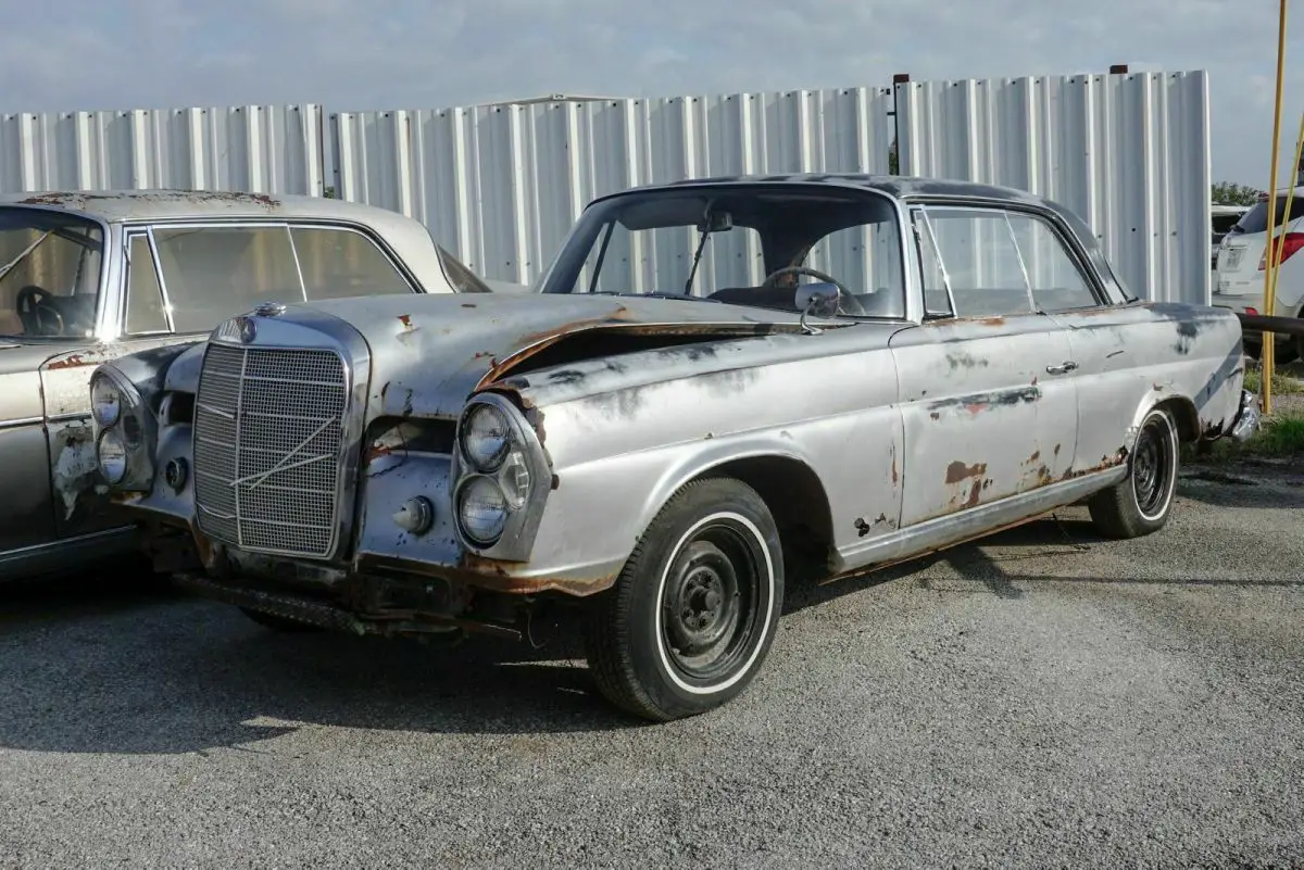 1962 Mercedes-Benz 200-Series 220 SE