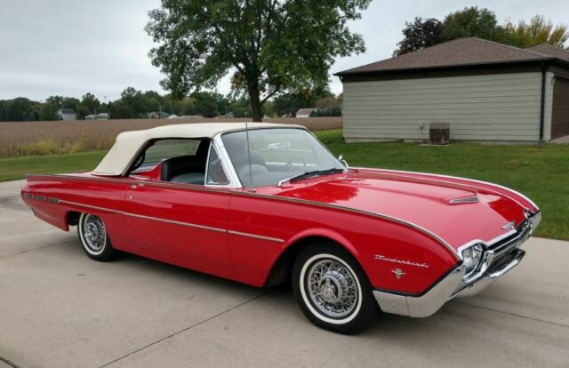 1962 Ford Thunderbird --