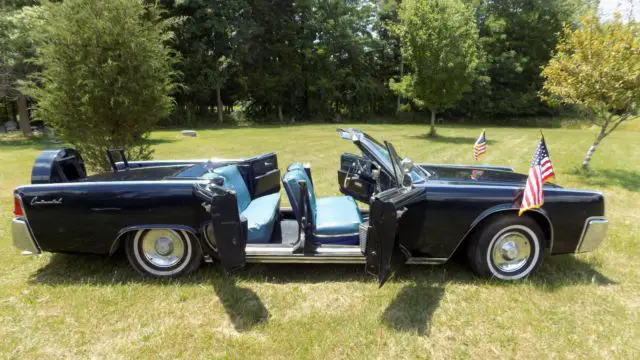 1962 Lincoln Continental sedan