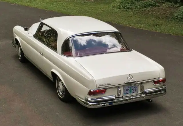 1962 Mercedes-Benz 200-Series Coupe