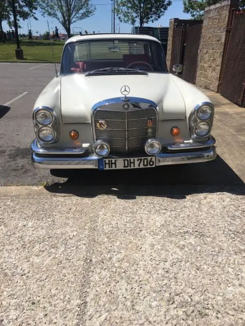 1962 Mercedes-Benz 200-Series