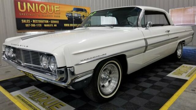 1962 Oldsmobile Dynamic 88 Holiday Coupe