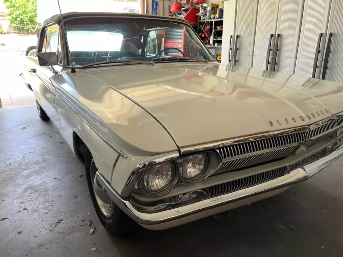 1962 Oldsmobile F-85 2-Door