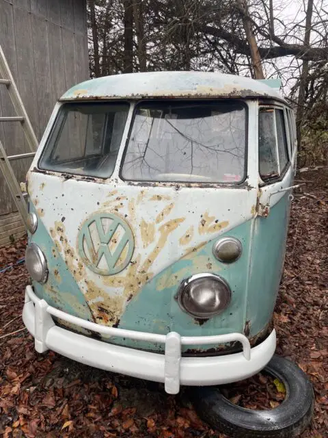 1962 Volkswagen bus standard