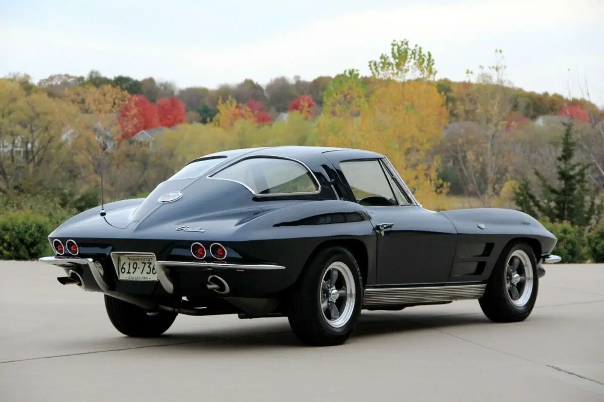 1963 Chevrolet Corvette Split-Window Coupe 300 HP