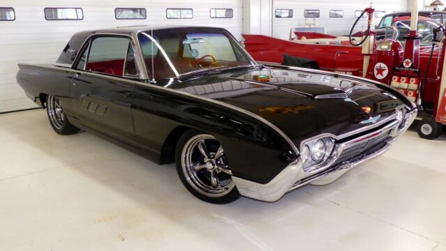 1963 Ford Thunderbird --