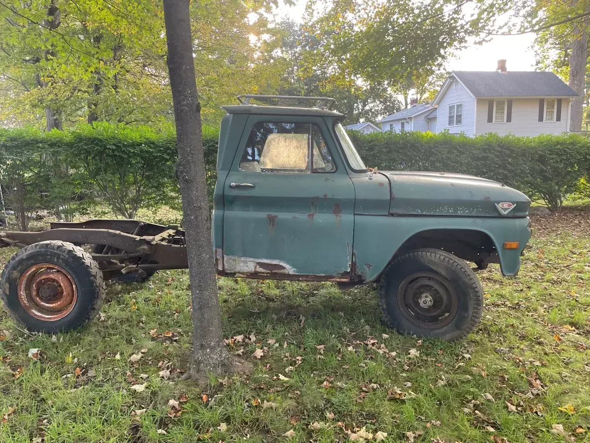 1963 GMC Pickup white