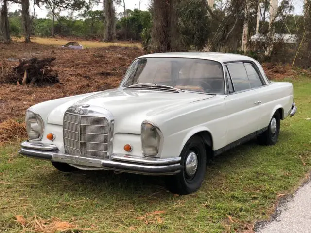 1963 Mercedes-Benz 200-Series 220SE Coupe