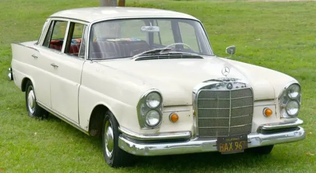 1963 Mercedes-Benz 200-Series 1963 MERCEDES-BENZ 220S