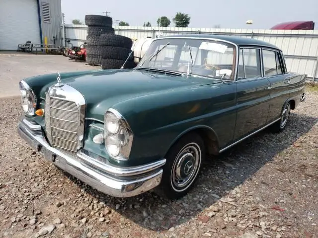 1963 Mercedes-Benz 200-Series 1963 MERCEDES-BENZ 220 SB