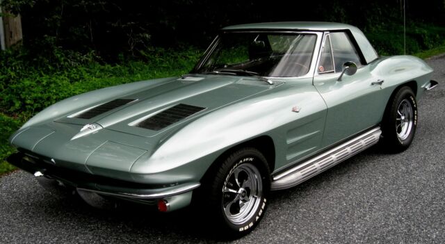 1963 Chevrolet Corvette Stingray Roadster