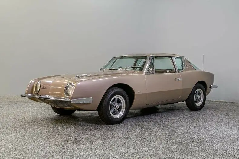 1963 Studebaker Avanti R-2