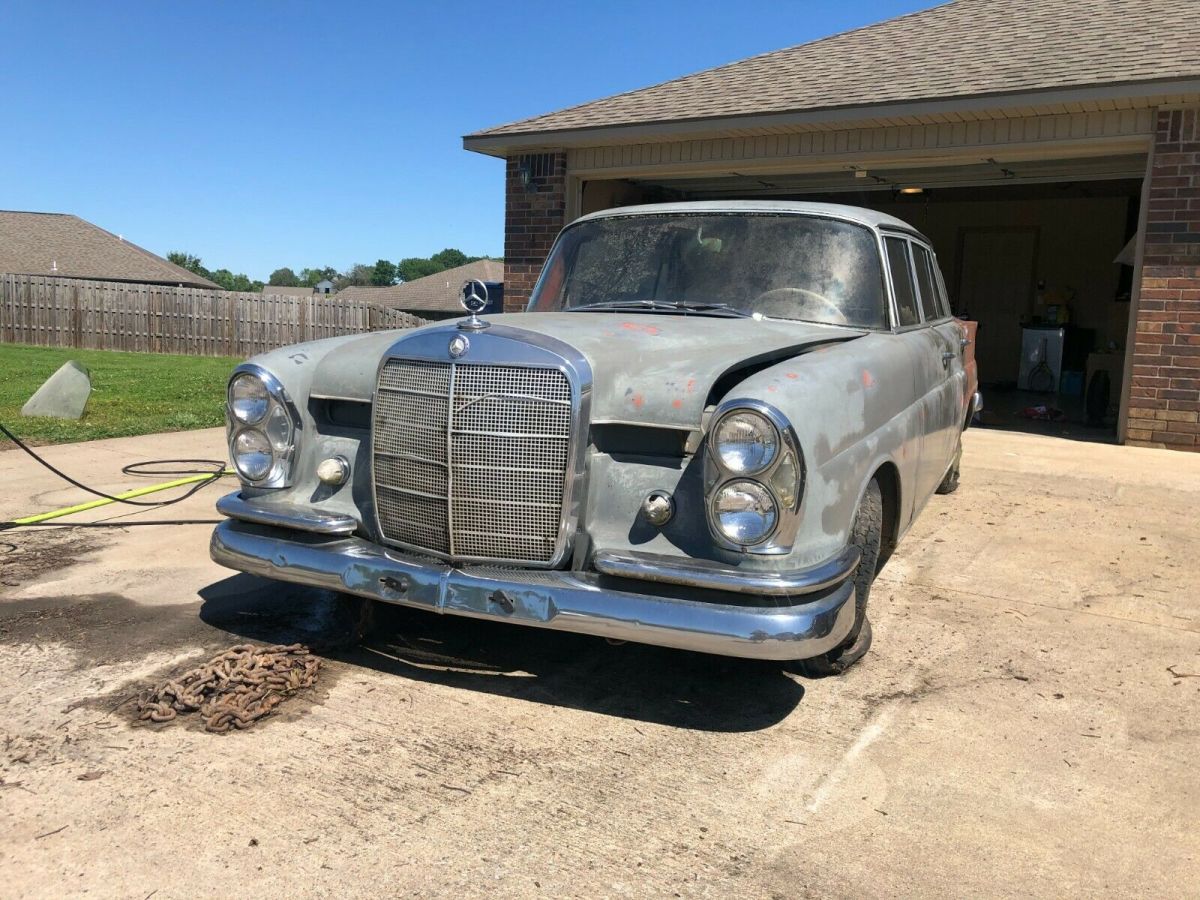 1964 Mercedes-Benz 200-Series