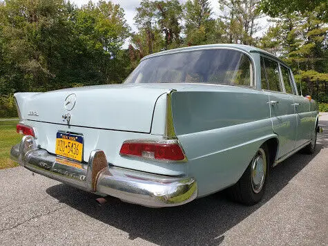 1964 Mercedes-Benz 190c W110-M121