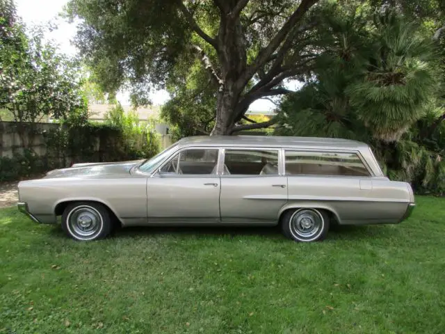 1964 Pontiac Bonneville station wagon