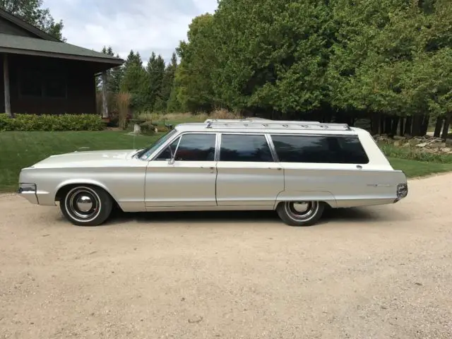 1965 Chrysler Newport 4 Door Station Wagon