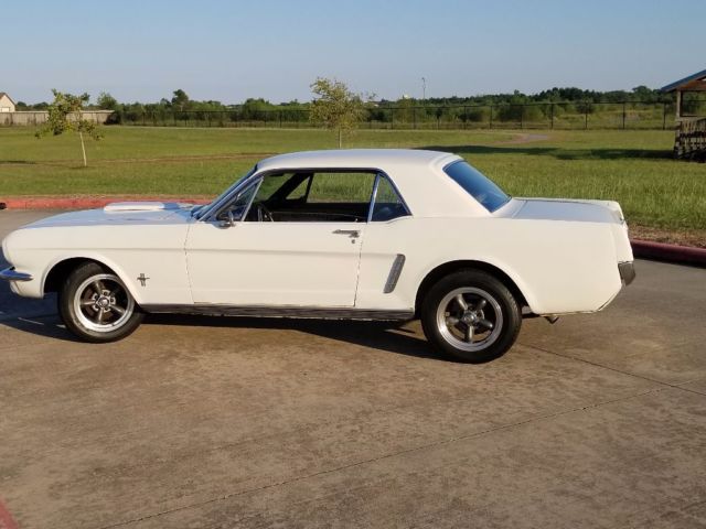 1965 Ford Mustang V8 auto