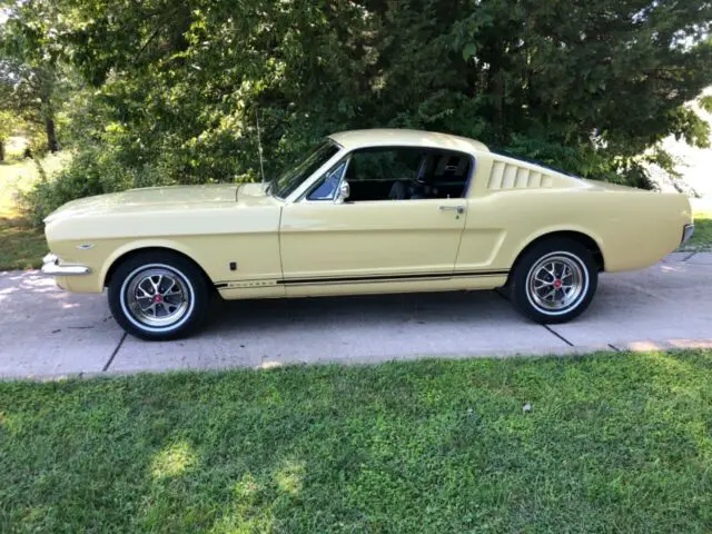 1965 Ford Mustang 2 DOOR