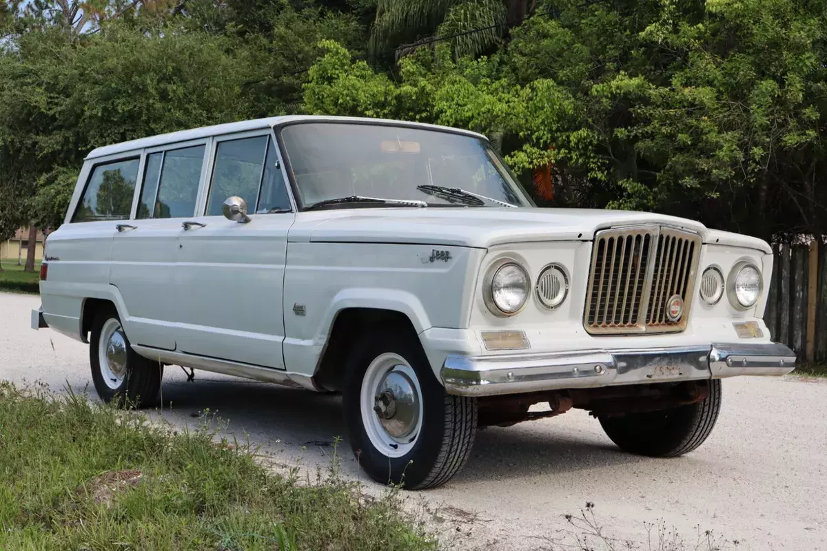 1965 Jeep Wagoneer