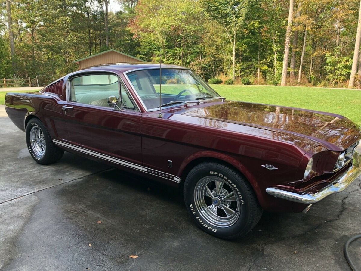 1965 Ford Mustang white