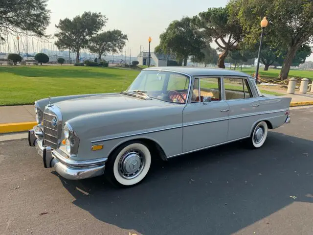 1965 Mercedes-Benz 200-Series 220 S Automatic